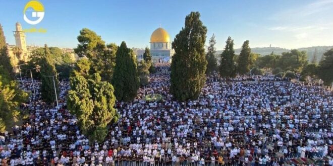Nevjerovatni prizori: 150.000 muslimana skupilo se na bajram namazu ispred Al-Aqse Nevjerovatni prizori: 150.000 muslimana skupilo se na bajram namazu ispred Al-Aqse