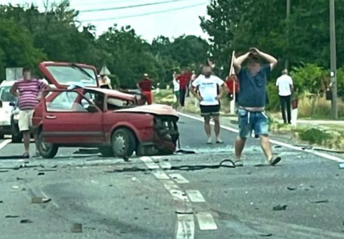 Vozač dobio teške povrede, opasne po život u saobraćajnoj nesreći na putu Bijeljina - Ugljevik