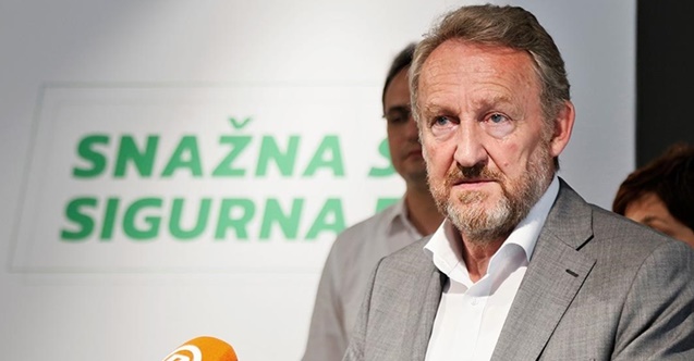 Skandalozna izjava Izetbegovića: Mlade koji odlaze ćemo zamijeniti robotima Skandalozna izjava Izetbegovića: Mlade koji odlaze ćemo zamijeniti robotima