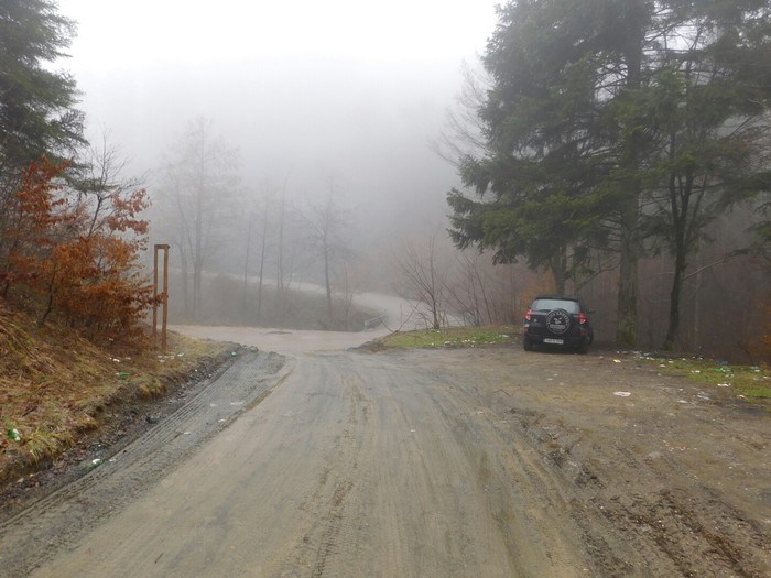Put kroz Crni vrh nakon 27 godina od završetka rata je ostao neasfaltiran Put kroz Crni vrh nakon 27 godina od završetka rata je ostao neasfaltiran