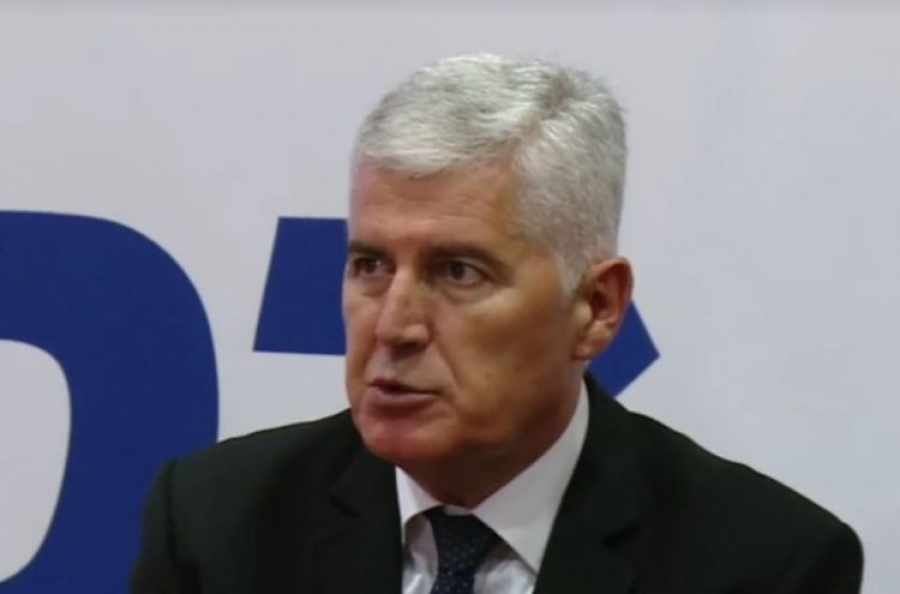 "POTLAČENI I MAJORIZIRANI" ČOVIĆ O ODLUCI SCHIMDTA: "Ispraviti nepravdu prema hrvatskom narodu u BiH" "POTLAČENI I MAJORIZIRANI" ČOVIĆ O ODLUCI SCHIMDTA: "Ispraviti nepravdu prema hrvatskom narodu u BiH"
