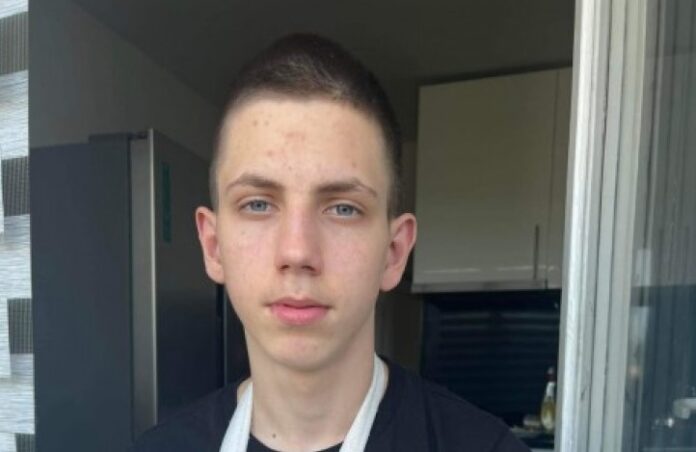 Ermin Tutnjić (15) je pomagajući dedi gotovo ostao bez ruke, sada mu je potrebna pomoć dobrih ljudi Ermin Tutnjić (15) je pomagajući dedi gotovo ostao bez ruke, sada mu je potrebna pomoć dobrih ljudi