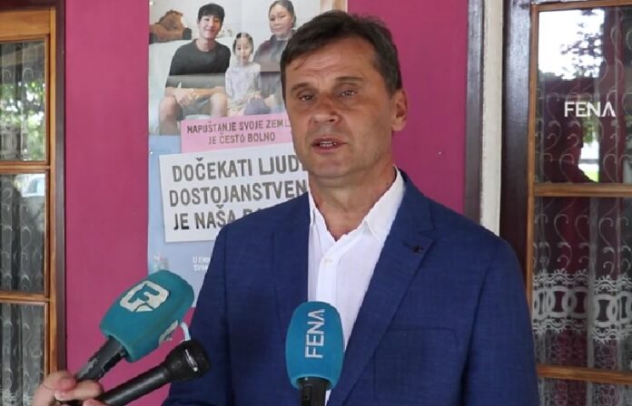 VIDEO - OSUMNJIČENI U AFERI RESPIRATORI: MI SMO ZA UKIDANJE AKCIZA NA GORIVO, ALI JEDINO TO FEDERACIJA NE MOŽE RIJEŠITI VIDEO - OSUMNJIČENI U AFERI RESPIRATORI: MI SMO ZA UKIDANJE AKCIZA NA GORIVO, ALI JEDINO TO FEDERACIJA NE MOŽE RIJEŠITI
