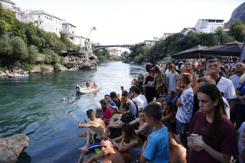 Evald Krnić i Igor Kazić pobijedili u skokovima sa Starog mosta Evald Krnić i Igor Kazić pobijedili u skokovima sa Starog mosta