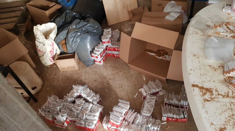 Velika akcija SIPA-e: U pretresu na 15 lokacija uhapšeno 11 osoba, evo šta je sve zaplijenjeno Velika akcija SIPA-e: U pretresu na 15 lokacija uhapšeno 11 osoba, evo šta je sve zaplijenjeno