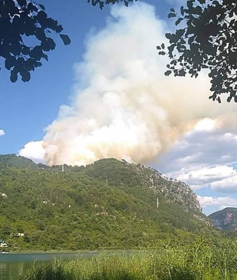 Drama: Veliki požar kod Boračkog jezera, vatrogasci na terenu