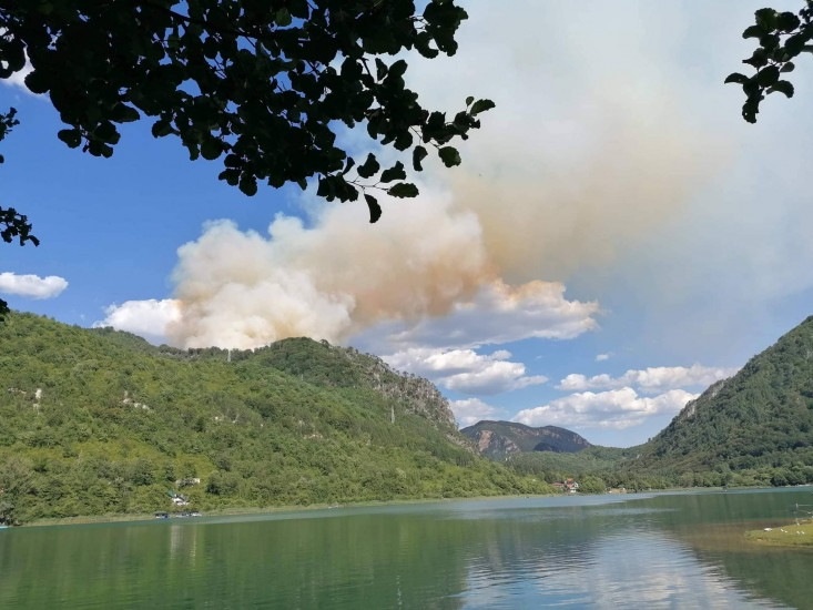 Drama: Veliki požar kod Boračkog jezera, vatrogasci na terenu