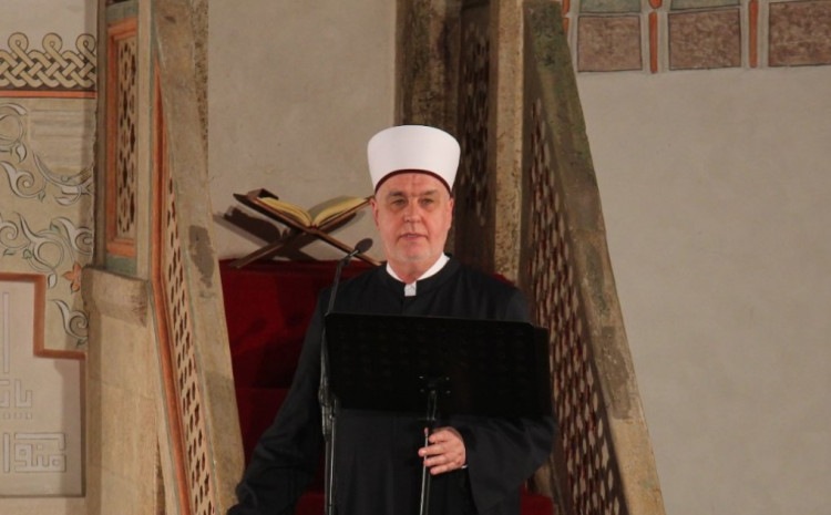 REIS KAVAZOVIĆ NA BAJRAMSKOJ HUTBI: PITANJE MORALA NIJE PITANJE NEKOLICINE LJUDI REIS KAVAZOVIĆ NA BAJRAMSKOJ HUTBI: PITANJE MORALA NIJE PITANJE NEKOLICINE LJUDI