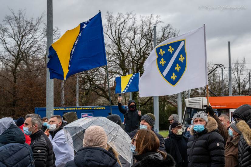 SDP pozvao na masovne proteste protiv odluke visokog predstavnika: Ponedjeljak u 19:00 sati