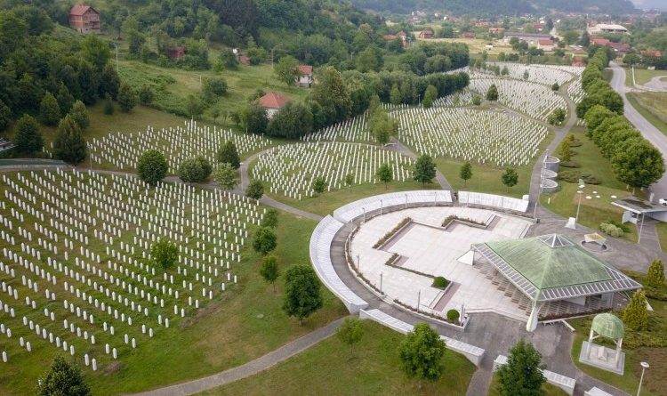 Bratuncem se ori “Ne volim te, Alija, zato što si balija…”: Sve više provokacija kako se približava 11. juli Bratuncem se ori “Ne volim te, Alija, zato što si balija…”: Sve više provokacija kako se približava 11. juli