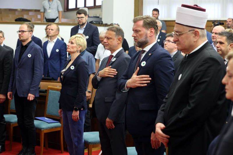 U HRVATSKOM SABORU ODRŽANA KOMEMORACIJA ŽRTVAMA GENOCIDA U SREBRENICI U HRVATSKOM SABORU ODRŽANA KOMEMORACIJA ŽRTVAMA GENOCIDA U SREBRENICI