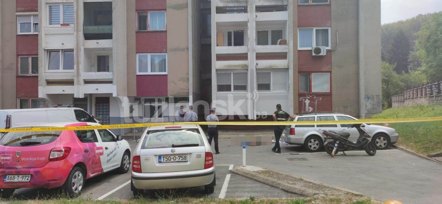 TRAGEDIJA U TUZLI: MUŠKARAC IZVRŠIO SAMOUBISTVO SKOKOM SA ZGRADE