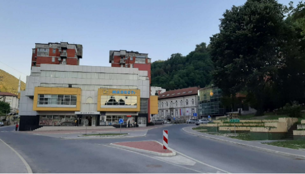 Sramotno: U Srebrenici za 11. juli najavljen film sa Ratkom Mladićem Sramotno: U Srebrenici za 11. juli najavljen film sa Ratkom Mladićem