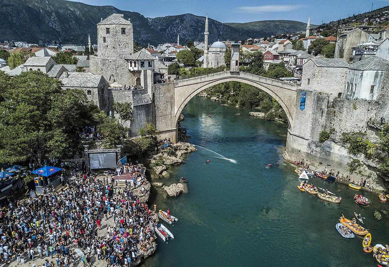 Danas se održavaju tradicionalni skokovi sa Starog mosta u Mostaru Danas se održavaju tradicionalni skokovi sa Starog mosta u Mostaru