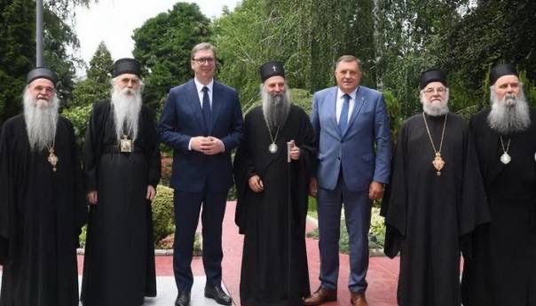 Dodik kaže da je upoznao Vučića i patrijarha Porfirija “o teškoćama srpskog naroda u BiH” Dodik kaže da je upoznao Vučića i patrijarha Porfirija “o teškoćama srpskog naroda u BiH”