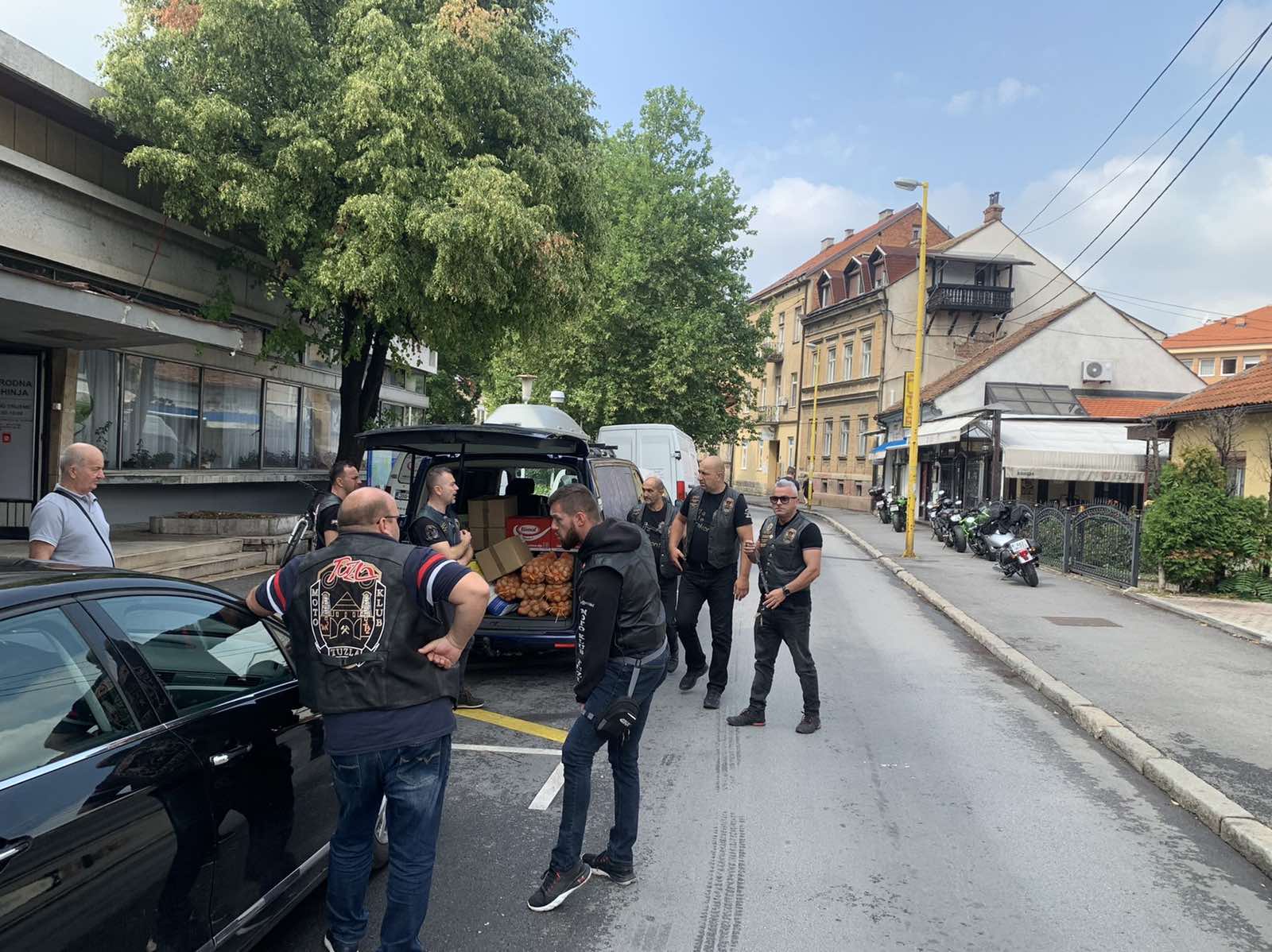 (FOTO) MOTOCIKLISTI ORGANIZIRALI TRADICIONALNU AKCIJU POMOĆI NARODNOJ KUHINJI U TUZLI