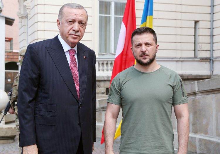 Erdogan u Ukrajini, sastao se sa Zelenskim Erdogan u Ukrajini, sastao se sa Zelenskim
