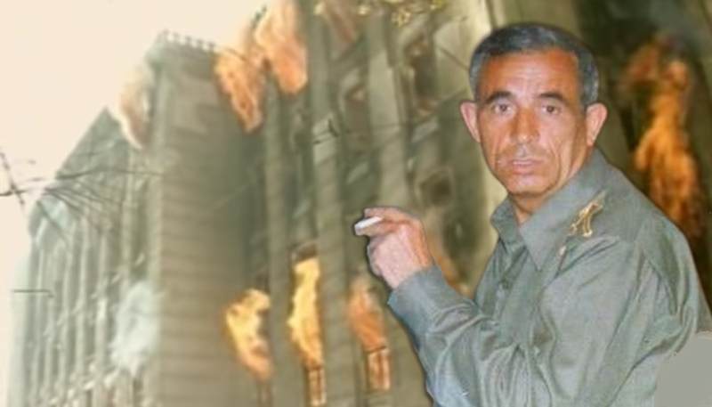 Umro general koji je ubijao sarajevsku djecu, spalio Vijećnicu i tvrdio da "muslimani bacaju Srbe lavovima" Umro general koji je ubijao sarajevsku djecu, spalio Vijećnicu i tvrdio da "muslimani bacaju Srbe lavovima"
