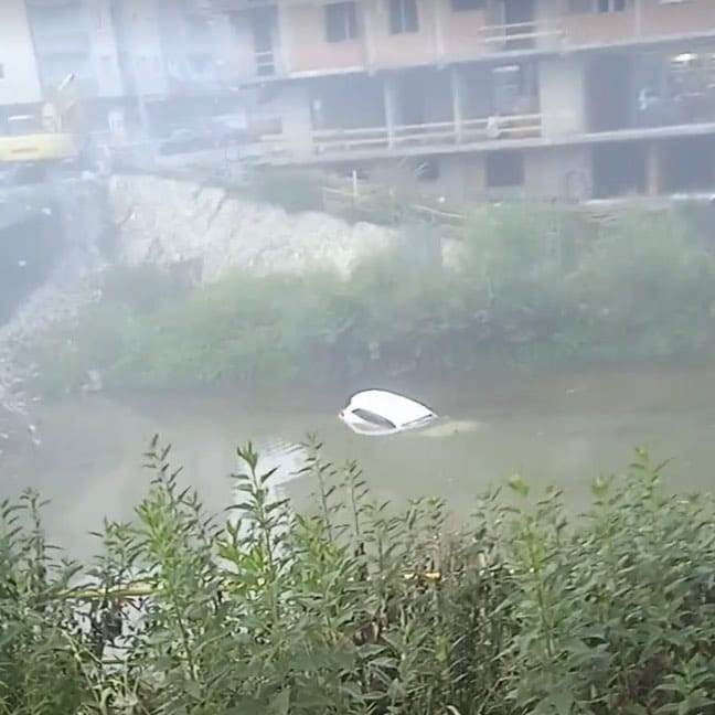 Nesreća u Tesliću: Pijani vozač sletio u rijeku