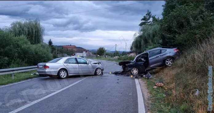 Poginuo vozač Mercedesa, među povrijeđenima i djeca Poginuo vozač Mercedesa, među povrijeđenima i djeca