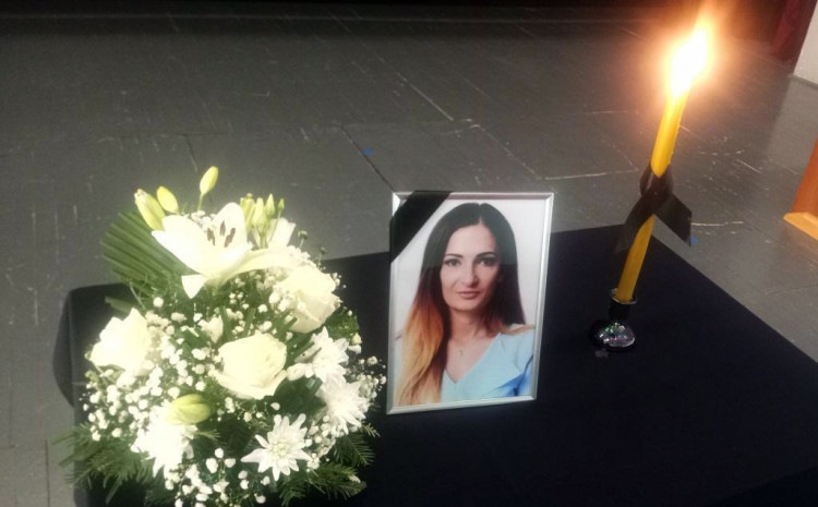 Sahranjena odbojkašica i pripadnica Granične policije BiH Maja Vrbarac (32) Sahranjena odbojkašica i pripadnica Granične policije BiH Maja Vrbarac (32)