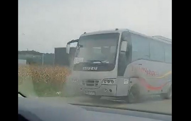 Zapalio se autobus na putu kod Doboja (VIDEO) Zapalio se autobus na putu kod Doboja (VIDEO)