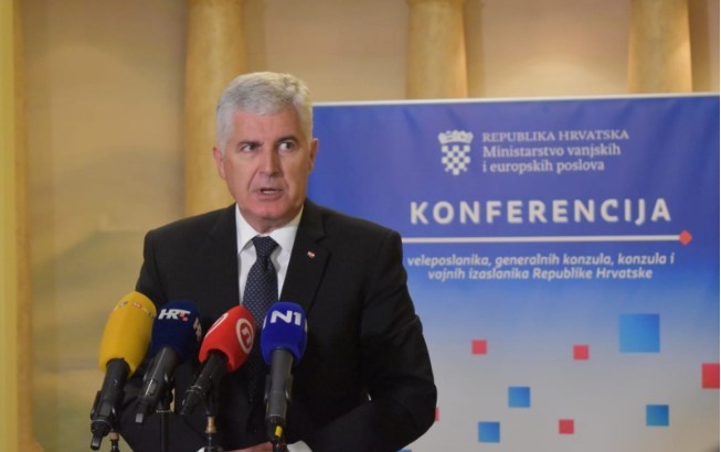 ČOVIĆ NA SKUPU U ZAGREBU KAZAO DA SU U BIH NAPADNUTI HRVATSKI NAROD, KATOLIČKA VJERA I HRVATSKI SIMBOLI ČOVIĆ NA SKUPU U ZAGREBU KAZAO DA SU U BIH NAPADNUTI HRVATSKI NAROD, KATOLIČKA VJERA I HRVATSKI SIMBOLI