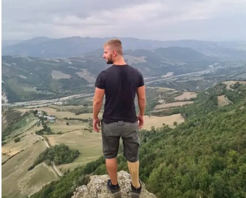 Aladin iz BiH se javio nakon 27 godina: ‘Ja sam taj dječak s fotografije iz Oluje, ovo je moja životna priča’ Aladin iz BiH se javio nakon 27 godina: ‘Ja sam taj dječak s fotografije iz Oluje, ovo je moja životna priča’