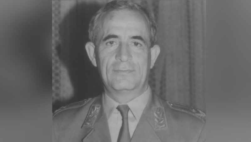 Umro general koji je ubijao sarajevsku djecu, spalio Vijećnicu i tvrdio da "muslimani bacaju Srbe lavovima" Umro general koji je ubijao sarajevsku djecu, spalio Vijećnicu i tvrdio da "muslimani bacaju Srbe lavovima"