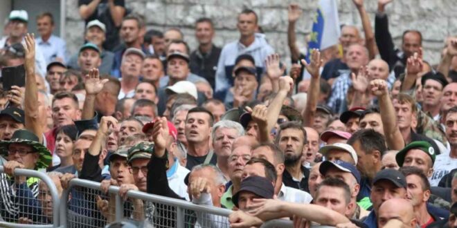 Boračkim kategorijama po 100 KM pomoć Vlade FBiH ovog mjeseca: Evo kada će biti isplata! Boračkim kategorijama po 100 KM pomoć Vlade FBiH ovog mjeseca: Evo kada će biti isplata!