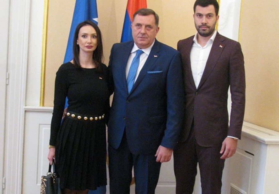 BRANJE KROZ GUSTO GRANJE: Dodikovi simpatizeri pozvani na berbu šljiva i druženje sa liderom SNSD-a na njegovom imanju u Laktašima! BRANJE KROZ GUSTO GRANJE: Dodikovi simpatizeri pozvani na berbu šljiva i druženje sa liderom SNSD-a na njegovom imanju u Laktašima!