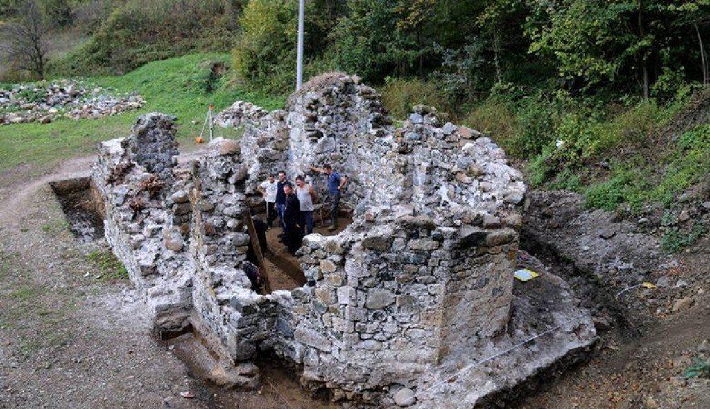 Ukrali metalnu kapiju sa zaštićenog spomenika kulture BiH