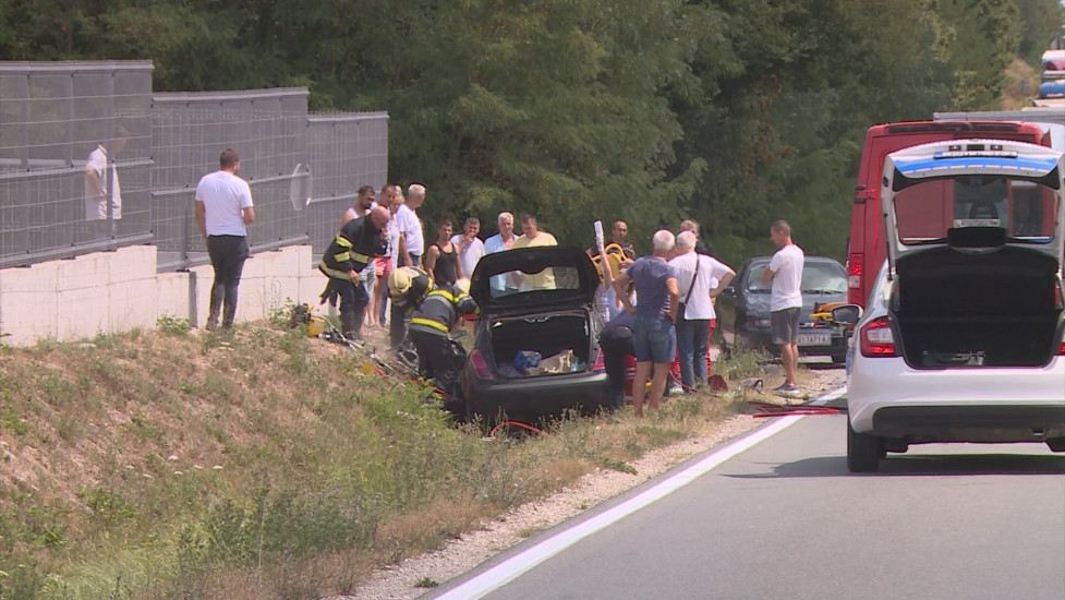 Teška saobraćajna nesreća kod Brčkog: Nekoliko osoba povrijeđeno