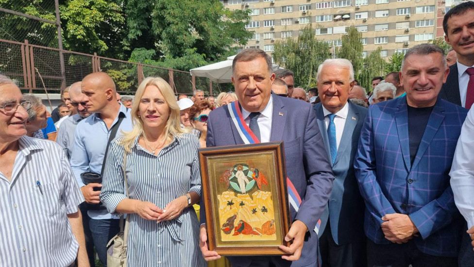 VIDEO: Nakon vjerskog dijela programa u Sarajevu, Dodik zapjevao "Srpkinja me majka rodila"