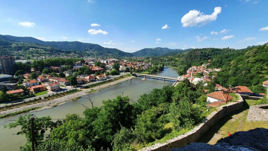 U Maglaju uhapšeni M.R. i B.F. iz Tešnja: Iz vozila izbacili pušku ručne izrade