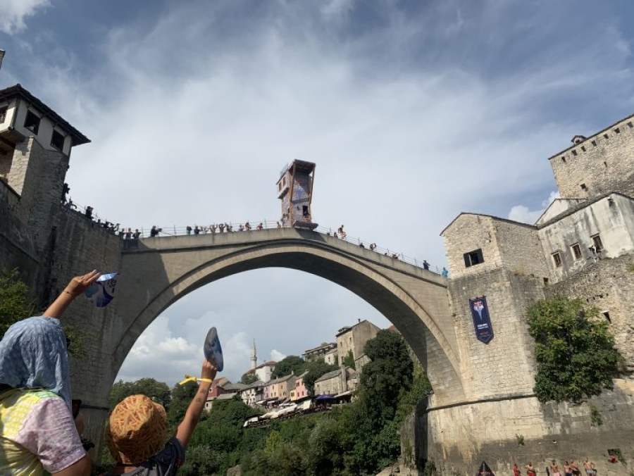 OPASAN I ZAHTJEVAN SPORT: Australijanka i Rumun pobjednici Red Bull Cliff Divinga u Mostaru OPASAN I ZAHTJEVAN SPORT: Australijanka i Rumun pobjednici Red Bull Cliff Divinga u Mostaru