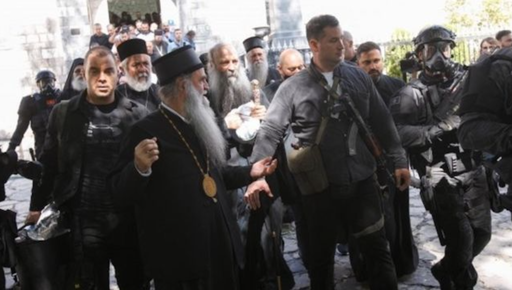 SRPSKA PRAVOSLAVNA CRKVA PRIPREMALA NABAVKU ORUŽJA: “Brate, Mitar je već poša u Bosnu, traže oružje, kupuju, slikali su mi” SRPSKA PRAVOSLAVNA CRKVA PRIPREMALA NABAVKU ORUŽJA: “Brate, Mitar je već poša u Bosnu, traže oružje, kupuju, slikali su mi”