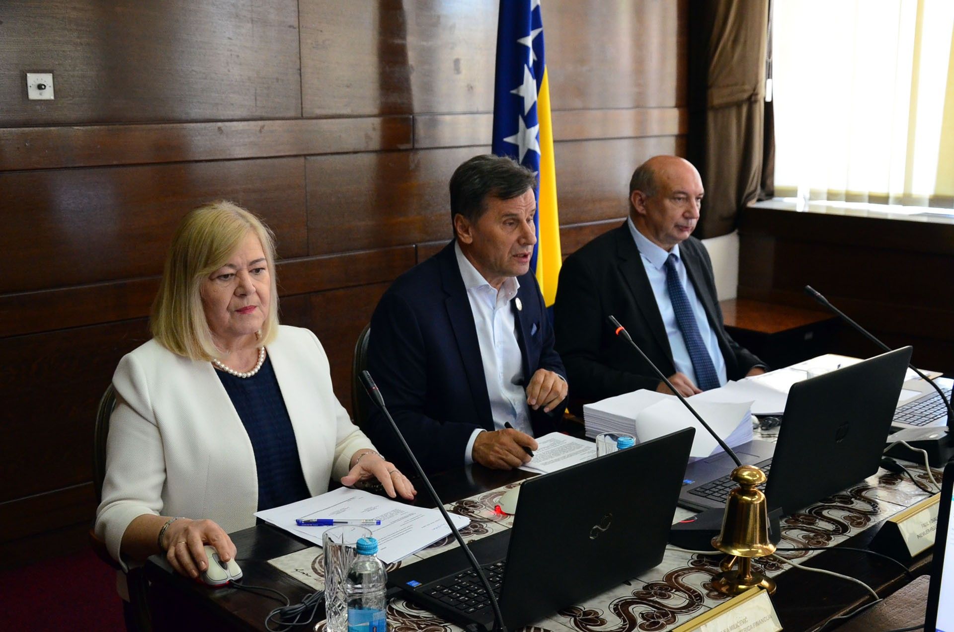 Vlada FBiH će u septembru i novembru podijeliti pakete s hranom ugroženim porodicama Vlada FBiH će u septembru i novembru podijeliti pakete s hranom ugroženim porodicama