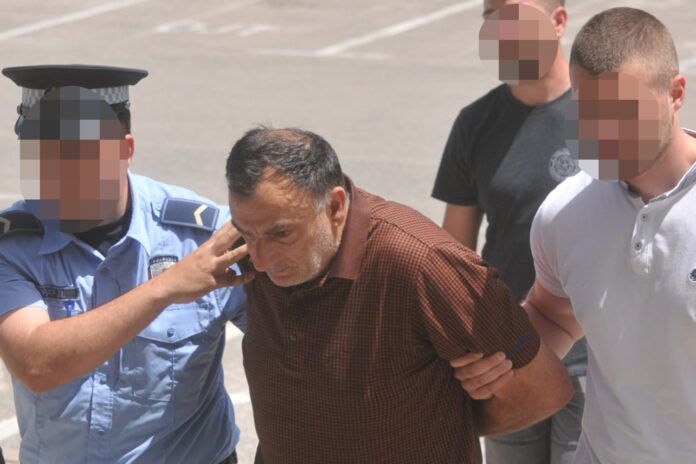 Zbog međe pucao sestri u glavu: Produžen pritvor za Zdravka Racu Zbog međe pucao sestri u glavu: Produžen pritvor za Zdravka Racu