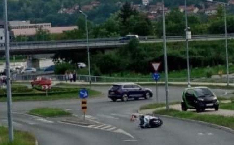U ZENICI TEŠKO POVRIJEĐEN 23-GODIŠNJI MOTOCIKLISTA U ZENICI TEŠKO POVRIJEĐEN 23-GODIŠNJI MOTOCIKLISTA
