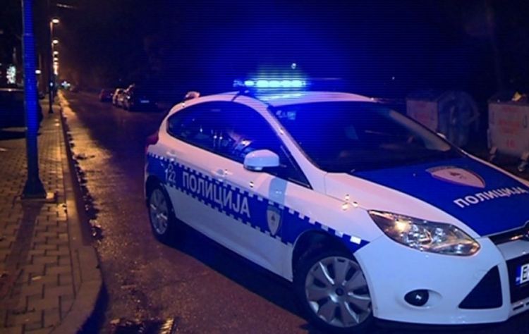 TESLIĆANIN PUCAO PO AUTOMOBILIMA PA UHAPŠEN: Jedan vozač pobjegao, pa sletio s puta TESLIĆANIN PUCAO PO AUTOMOBILIMA PA UHAPŠEN: Jedan vozač pobjegao, pa sletio s puta