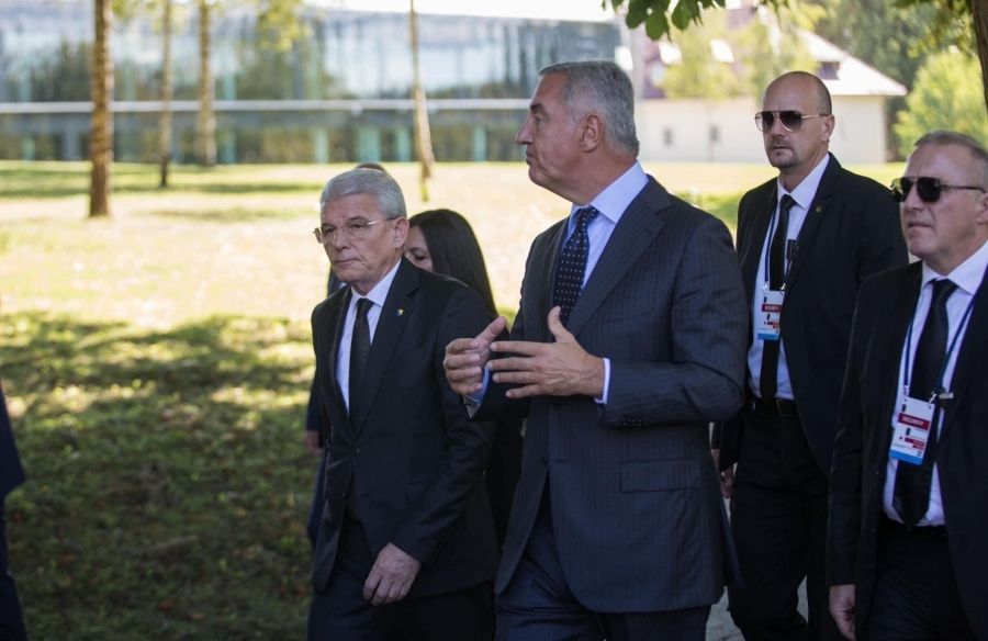DETALJI SKANDALA U SLOVENIJI: Džaferović i drugi predsjednici žestoko reagovali na Milanovićevu tvrdnju da nije bilo genocida u Srebrenici, Dodik... DETALJI SKANDALA U SLOVENIJI: Džaferović i drugi predsjednici žestoko reagovali na Milanovićevu tvrdnju da nije bilo genocida u Srebrenici, Dodik...