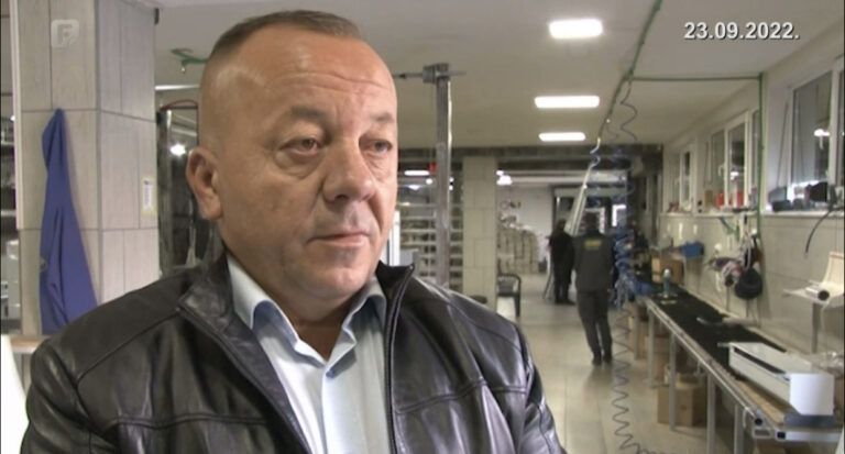 MUHAMED SELIMOVIĆ SVOJIM RADNICIMA ISPLATIO PO 1.000 KM POMOĆI, IZ FIRME MU NIKO NE ŽELI IĆI MUHAMED SELIMOVIĆ SVOJIM RADNICIMA ISPLATIO PO 1.000 KM POMOĆI, IZ FIRME MU NIKO NE ŽELI IĆI
