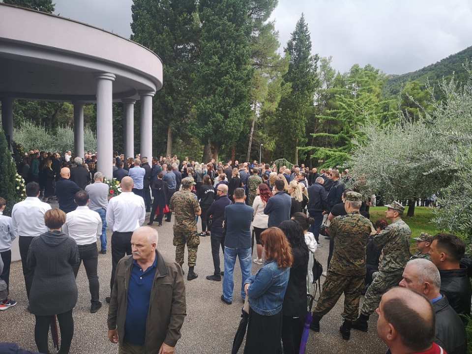 Hercegovina obavijena tugom: U Mostaru sahranjena tragično stradala porodica Krstić