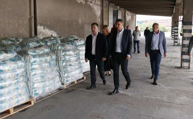 Počela podjela paketa za 17.000 socijalno ugroženih porodica u Federaciji BiH Počela podjela paketa za 17.000 socijalno ugroženih porodica u Federaciji BiH