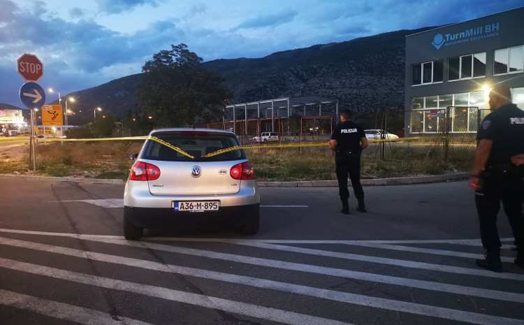 Novi detalji pucnjave: Dok je bježao ranjeni Ajanić skrivio saobraćajnu nesreću Novi detalji pucnjave: Dok je bježao ranjeni Ajanić skrivio saobraćajnu nesreću