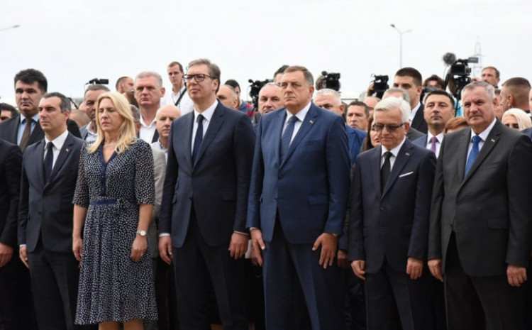 Vučić: Kad biste vi znali koliko mi volimo RS i koliko nam znači Vučić: Kad biste vi znali koliko mi volimo RS i koliko nam znači
