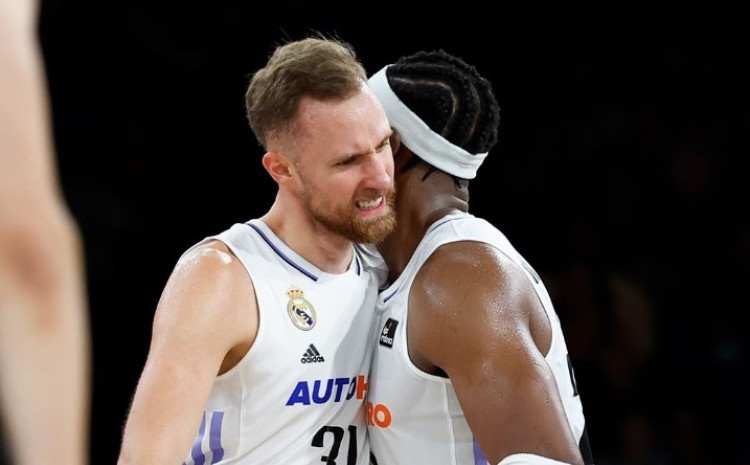 Scene koje želimo gledati i u budućnosti: Musa ogrnut zastavom Bosne i Hercegovine proslavio prvi trofej u Realu Scene koje želimo gledati i u budućnosti: Musa ogrnut zastavom Bosne i Hercegovine proslavio prvi trofej u Realu