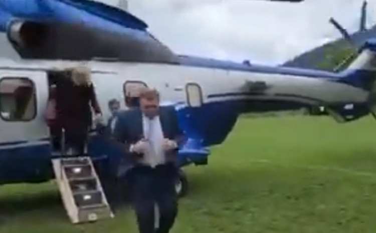Milorad Dodik u Čajniče stigao helikopterom Milorad Dodik u Čajniče stigao helikopterom