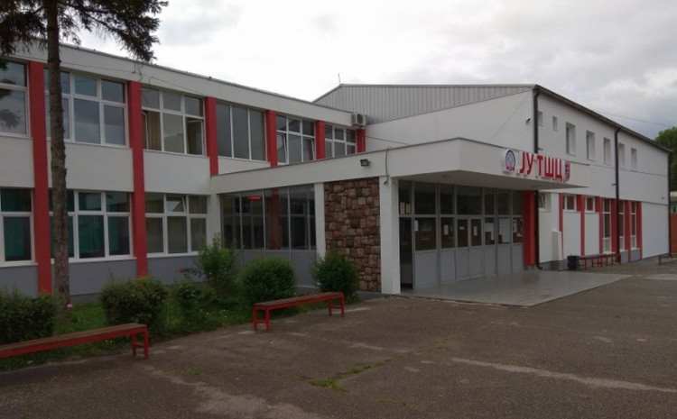 Zvornik: Pretučen srednjoškolac bošnjačke nacionalnosti, zadobio blaži potres mozga Zvornik: Pretučen srednjoškolac bošnjačke nacionalnosti, zadobio blaži potres mozga